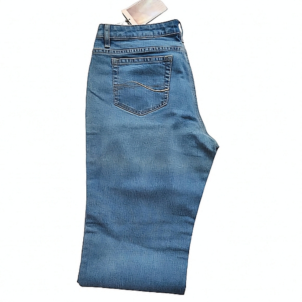 NWT Womens 12P Aura Light Wash Blue Denim Short Rise Cowgirl Jeans